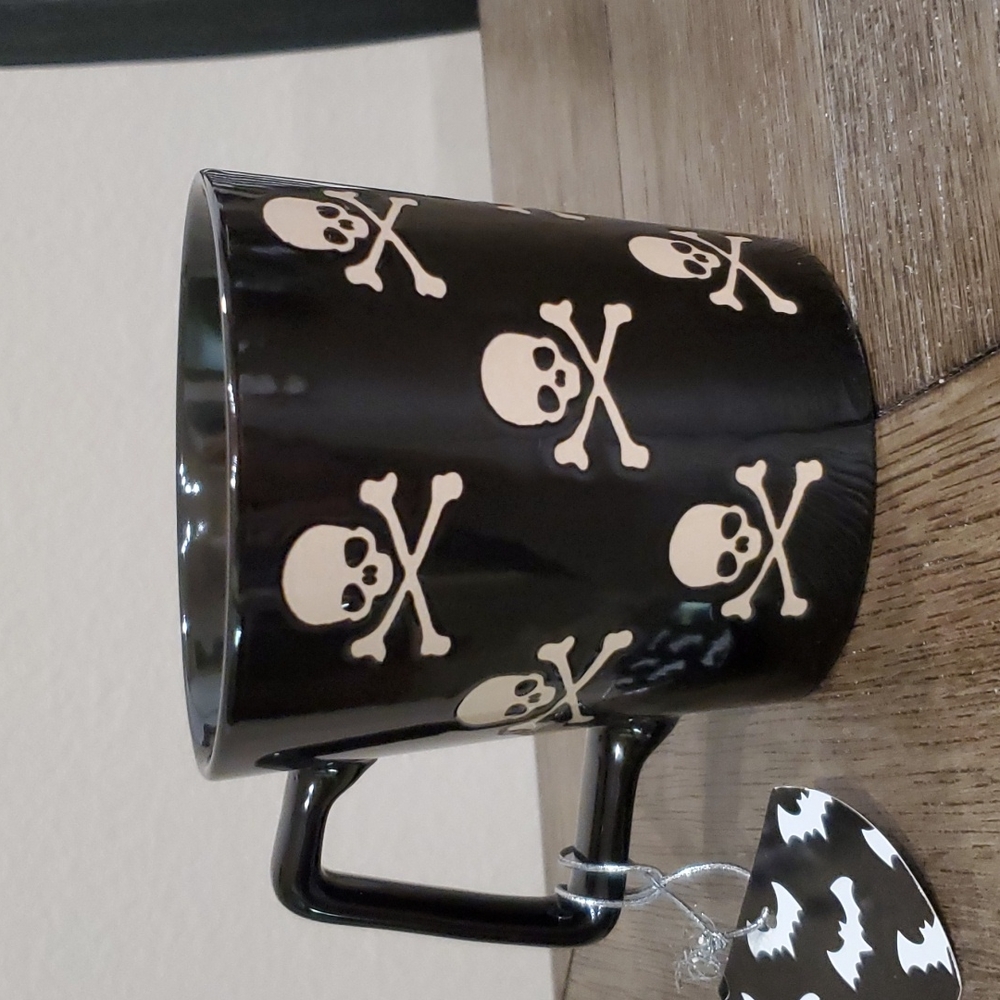 Skull & Crossbones Mug